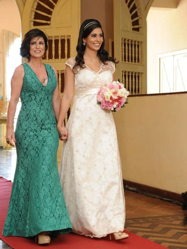 ready-to-wear wedding dressesSheath/Column Lace V-neck Sleeveless Floor-Length Mother of the Bride Dresses